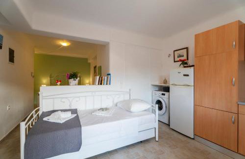 Aloni Stone Studio with Private Parking - Photo 13