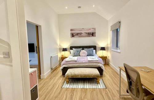 Bespoke 1 Bedroom Barn by Stansted Airport & Holiday Parking - Foto 1