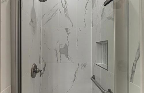 Chic 3BDR for 6 with Pool & Hot Tub Overlooks Marina - Foto 28