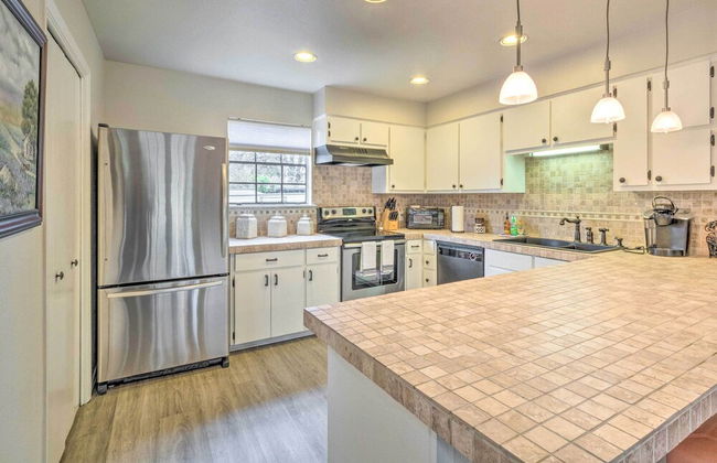 Horseshoe Bay Townhome w/ Patio & Outdoor Pool - Foto 14