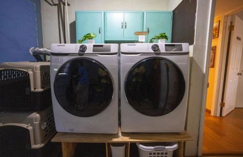 Blue Boho Music and Meme House Four Bedroom Home with Arcade near Westport Plaza - Foto 25