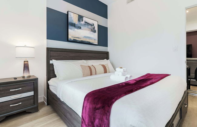 Elegant Suite—Near Kensington Market, Sleeps 8 - Foto 4