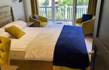 Sandy Balls Holiday Park Pet Friendly Lodge - Photo 16