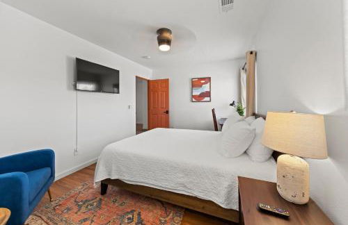 Spacious Private Home with Saltwater Pool & Hot Tub - Foto 14