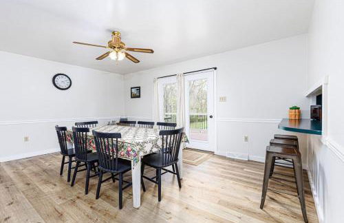 Enola Trail Getaway - bikes, rural, BBQ ,King bed, patio - Foto 7