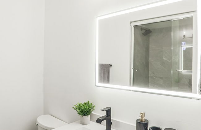 Stunning Views of the Okanagan Lake - Photo 35