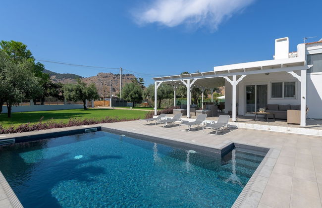 Casa Bianca Villa With Private Pool - Photo 1