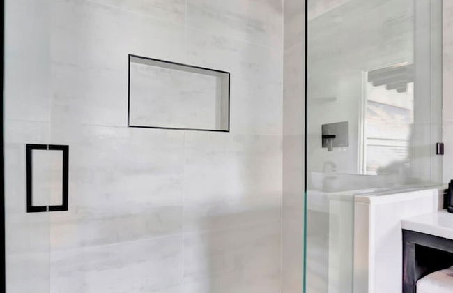 The Aura a Luxury Waterview Condo Heated Pool - Foto 7