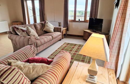 Lomond 5 with Private Hot Tub - Fife - Loch Leven - Lomond Hills - Pet Friendly - Photo 15