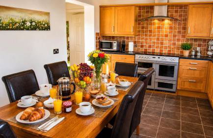 Arden Hill Farmhouse - Hot Tub, Snooker Table, Sleeps 16 - Foto 13