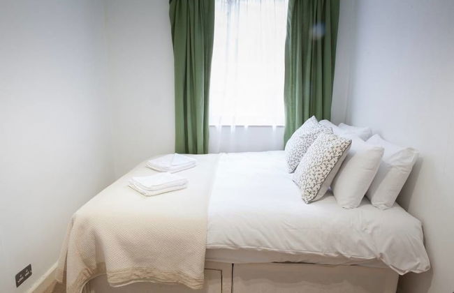 Stylish Apartments next to Buckingham Palace - Photo 3