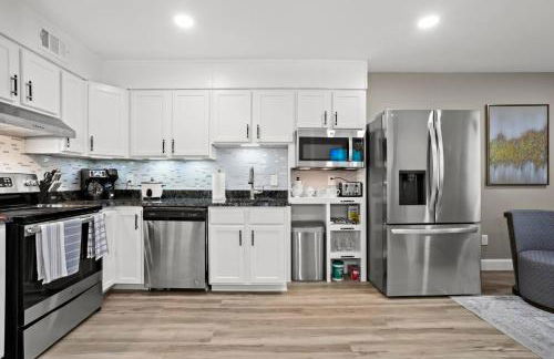 Stylishly Restored Townhome - Convenient access - Foto 6