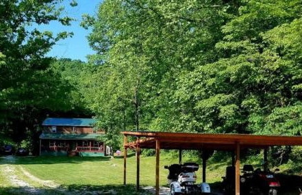 Stunning Getaway Cabin with Expansive Decks near Huntington, West Virginia - Foto 17