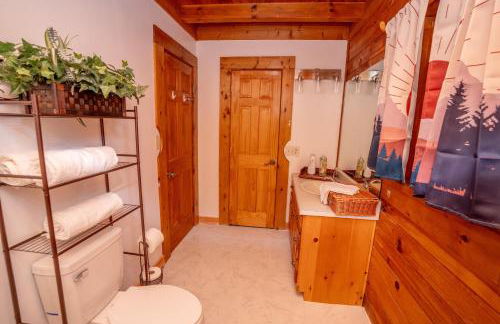 Cabin Bliss - Just 1 Mile from Lake Lanier - Foto 13