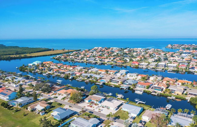 Waterfront Pool House w/ Heated Pool! - Foto 47