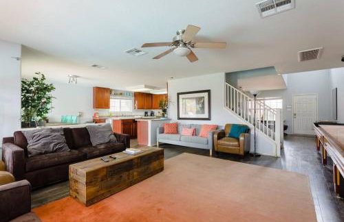 Amazing House with Pool, Arcade, Hot Tub and More - Accomodates 16 guests - Photo 27