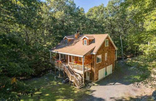 Catskill Cabin with Firepit & Indoor Jacuzzi Tub - Foto 52