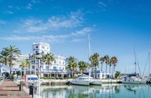 Lovely 1 bedroom apartment with sea views and pool - Photo 11