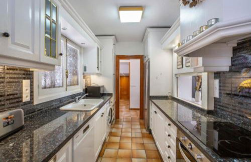 Villa La Font with pool and bbq - Foto 29