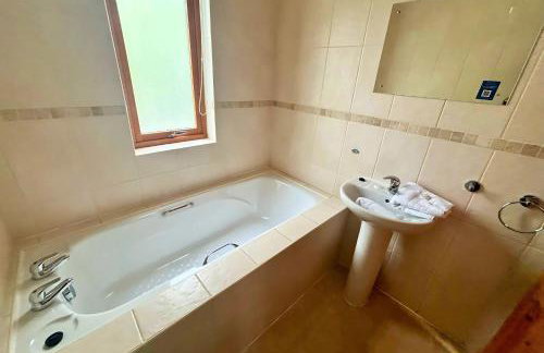 Acorn Lodge for Six with Hot Tub - Devon - Foto 23