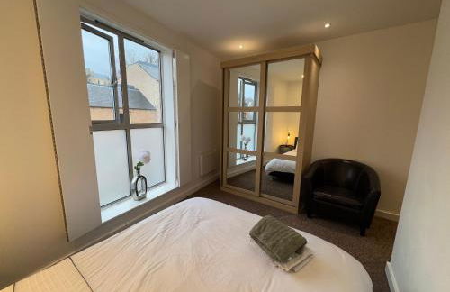 Central, modern and peaceful, lovely Cathedral views, two-bed apartment with 40" smart TV & free onsite parking - Foto 12