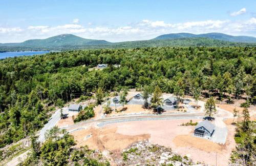 Spacious Cabin Complex with Flanders Pond Access, Ideal for Group Getaways, Located Near Sullivan, Maine - Photo 18