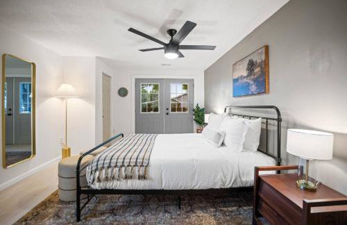 10min to NRG | Hot tub | Sauna | Firepit | 4br 3ba - Foto 4