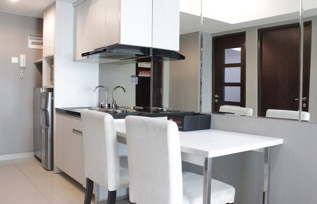 Pleasant and Homey 2BR Apartment at Tamansari La Grande - Foto 20