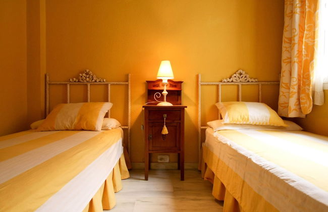 Suitur beachfront duplex with pool and sea views - Photo 7