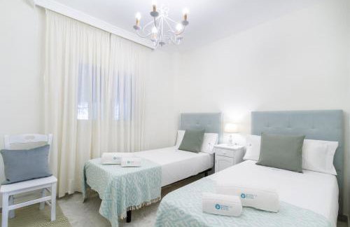 MARBELLA BANUS SUITES - Banús Playa Rocío - 3BR - 3BA - Direct Beach & Sea Access Complex - Outdoor Terrace w Garden Views - Pool - 3 Min Walk to Puerto Banús & Corte Ing Luxury Shopping - Ideal for Families - Foto 33