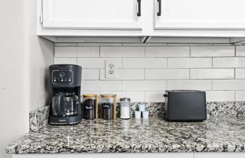 Stylish Home in Historic District Near Riverwalk - Foto 45