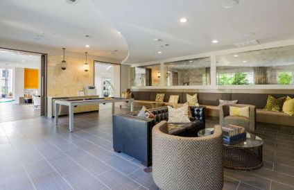 Tasteful 2BR I Pool I Gym I Parking I Workspace - Foto 10