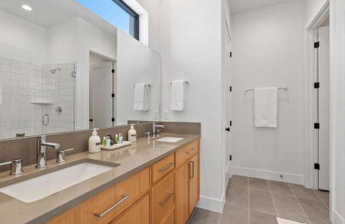 Pecan Valley Oasis - Lux Pool, Sauna and Theater - Foto 39