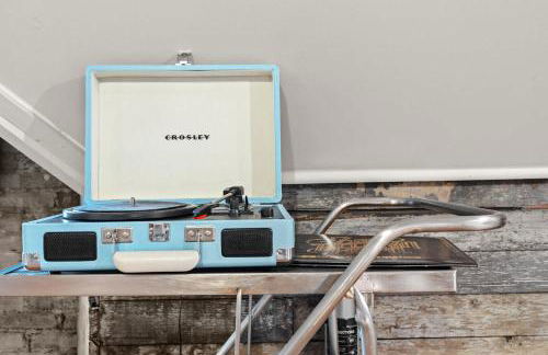 Cozy Top-Floor Retreat in the Heart of Louisville - Photo 24