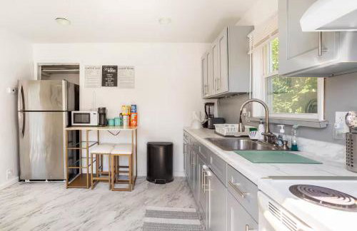 Entire 3bdr home w/parking, backyard, FirePit, BBQ - Foto 3