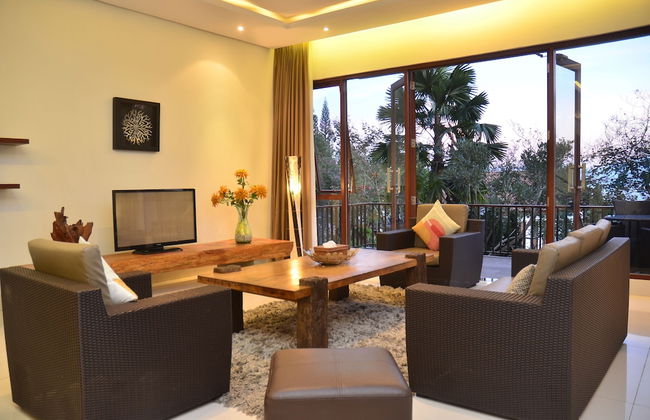 Oyama City View 4BR Villa with a Heated Pool - Photo 9