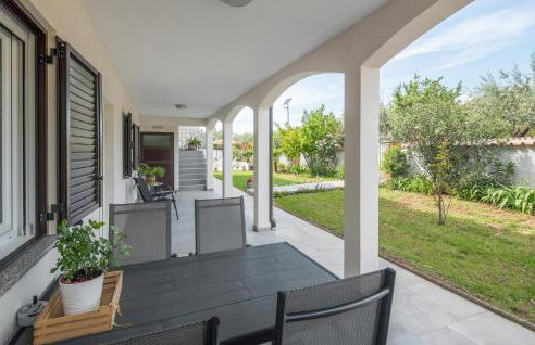 1 Bedroom Awesome Apartment In Nova Vas - Photo 15