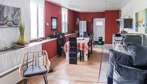 Beautiful Apartment In Saint-Evarzec - Photo 4