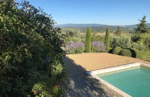 In Gordes, facing the entire Luberon Park a beautiful 5 bedrooms house - Photo 32