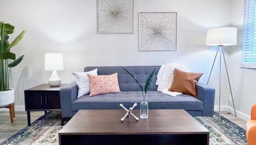 Bright Top Floor-King Bed-Parking-Fast Wi-Fi - Foto 2