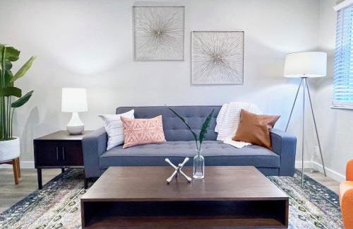 Bright Top Floor-King Bed-Parking-Fast Wi-Fi - Foto 2