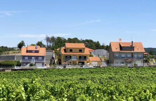 Charming House in Cortiçada with Balcony and Mountain View - Foto 16