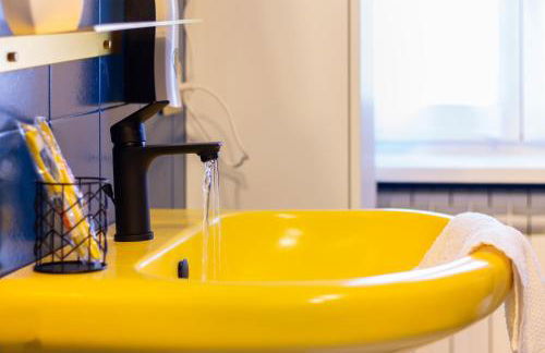 Black & White or Pop Art - Design Apartments with Parking & WiFi - Photo 29