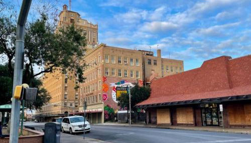 Walk to outlets free designated parking - Foto 5