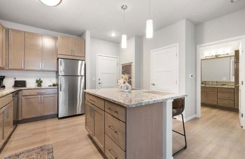 Washer & Dryer with Free Underground Parking with a Pool - Foto 28