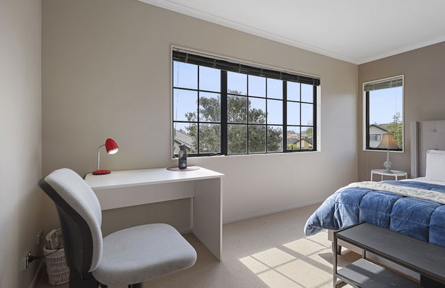 Spacious Family Home -Fully Fenced Yard - Foto 8