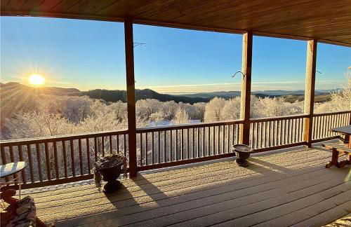 Bucket List Views Sugar Mountain Private Condo - 2bed, 2bath, Sleeps 6, Panoramic Views of Mountains from Large Deck, Short Drive to Shopping, Restaurants, Cafes & Banner Elk Town - Foto 1