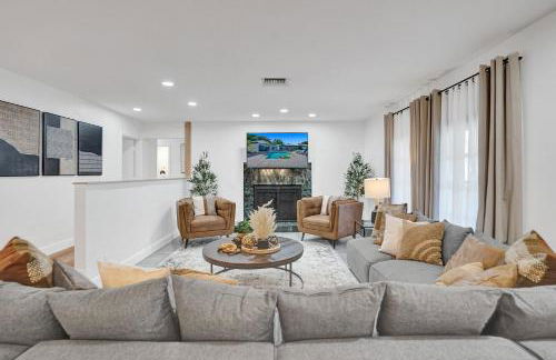 8BR Gem With Pool, Lake View & Tons of Amenities! - Foto 30