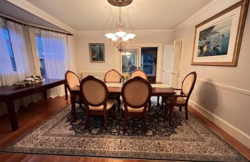 Big New England Family Home; walk to beach, shops - Foto 48