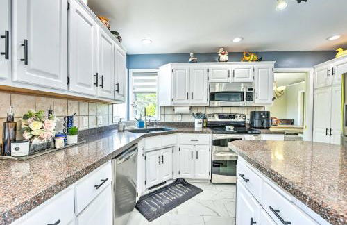 Pet-Friendly Maple Grove Gem with Private Yard! - Foto 10